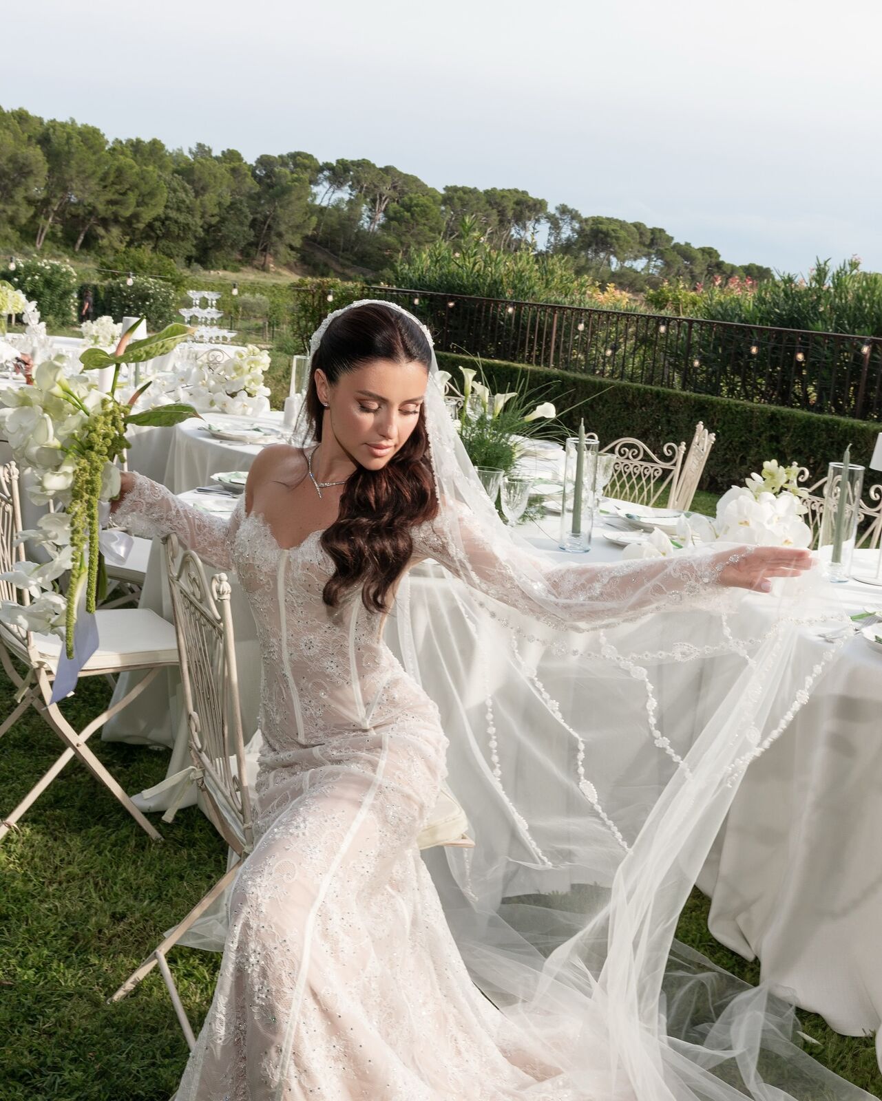 Ksenia assise, robe de tulle